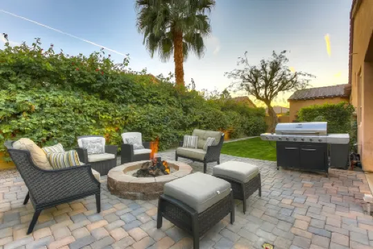 Walk to Coachella & Stage Coach: Private Pool, Spa, Firepit, Pool Table, Casita