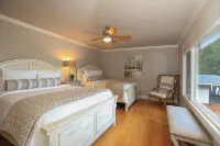 "Paradise Palms" Luxurious home on Lake Hamilton