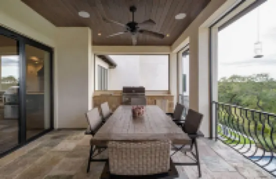 High-end Home on 33 Acres to Roam, Short Drive to Downtown.