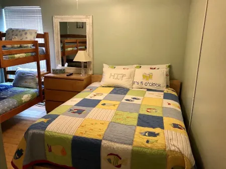 No Hurricane Damage!!!  Beautiful Beaches and Condo!!! Отели рядом с достопримечательностью «Town Square Nature Park»