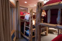 Family-Friendly, Very Private, Trout Pond, Hot Tub, 40 Acres In National Forest Hoteles en South Lawrence