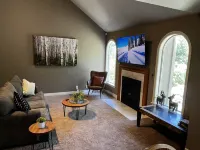 Ski Retreat Hot Tub, 1 Gbps, Foosball, Pool Table, & Pets Allowed