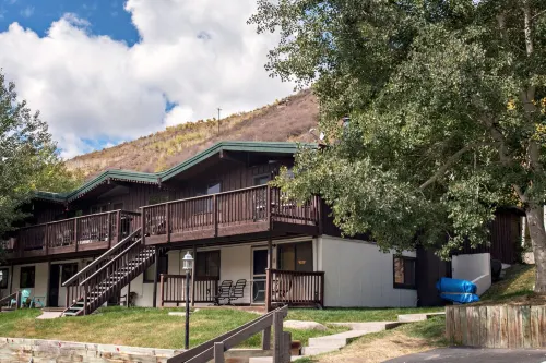 Fantastic Mountain Condo w/ Deck & Amazing Views, Near Shopping & On Bus Route!