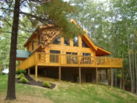 The Blackbear 4 bed log cabin with loft and cathedral ceilings Hotels in Bluestone River