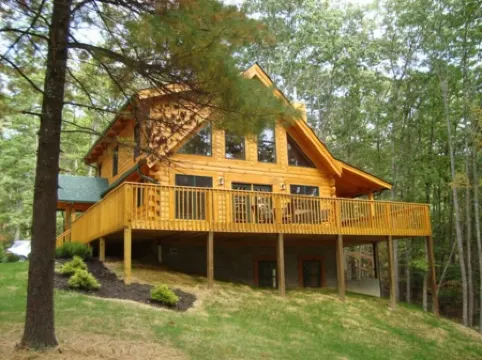 The Blackbear 4 bed log cabin with loft and cathedral ceilings