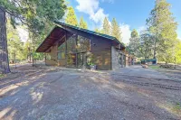 Snowline Lodge with Indoor Pool, Pickleball, Hot Tub and Disc Golf!