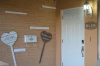 Single 4 bedroom Family House with Pool and Basketball court