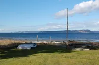 Rare Find - Waterfront Beal Beach House-Private Beach/Majestic View Hôtels à : Hansville