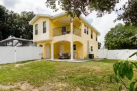 2 houses 5bed 4bath heated pool prime location