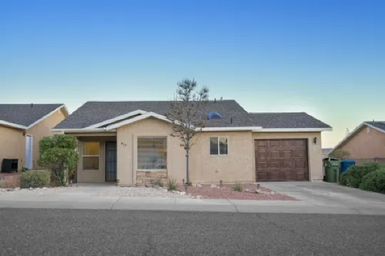 Modern retreat, great views, games galore..