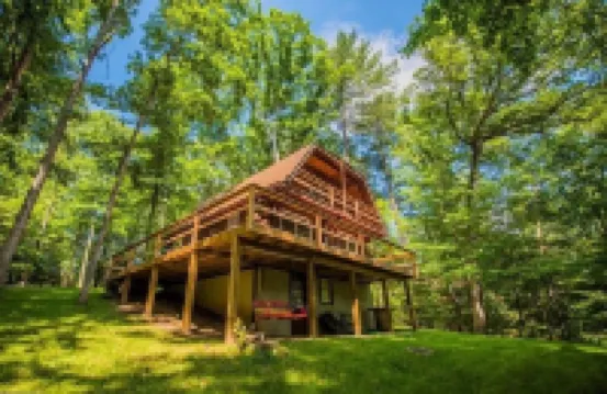 Hidden Gem in the woods with hot tub