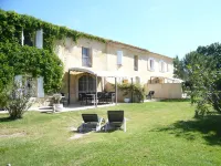 Les Flamants, 7/9 People, Charming, Garden and Terrace and Shared Pool