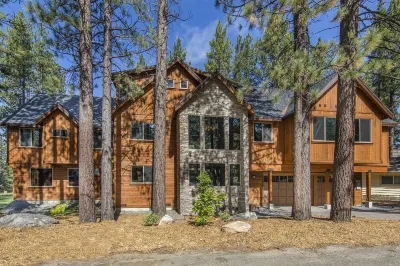 10 bedroom Mountain Luxury Estate - Hotels near Site of Echo Summit (California Historical Landmark No. 1048)