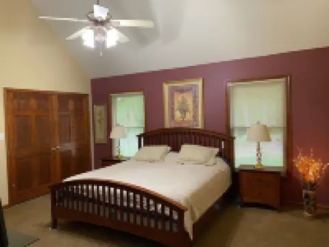 Family Vaca walk path to Barren River Lake. Kayak/Canoes/dock