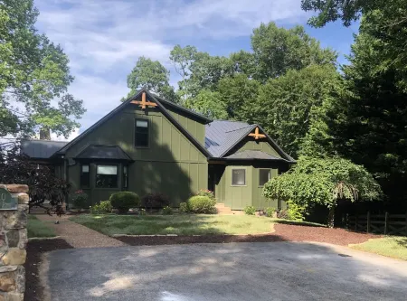 Gorgeous lake view- Only 1 mile from Sligo Marina!