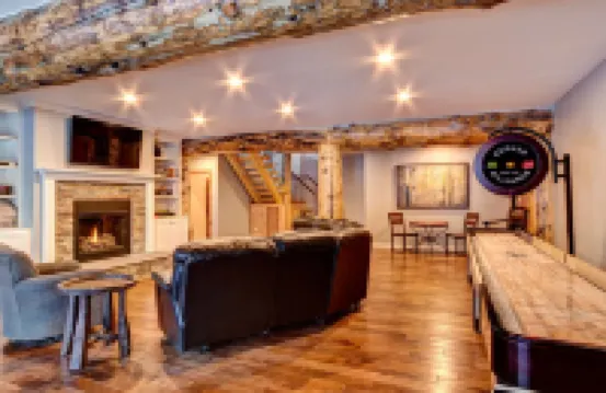 Luxurious Log Cabin, 4 Master Suites Romantic Winter Escape with Mountain View!