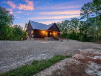 Waterfront On The Mt. Fork River, Fox Island Is Totally Secluded and Private! Hotels in Broken Bow