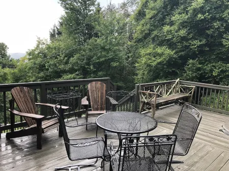 Blowing Rock NC Large Cabin - Sleeps 14Appalachian Ski Mountain Отели рядом с достопримечательностью «Мозес Кон Манор»