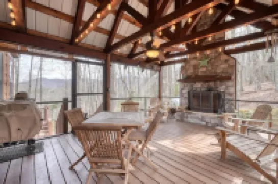 Deer Foot - Private 3Br Cabin, Sleeps 6, Hot Tub, Wood-Burning Fireplaces