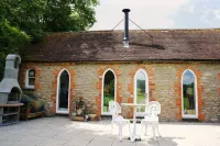 Charming Shropshire Cottage w/ Private Hot Tub, Ice Bath & BBQ Hotels in 