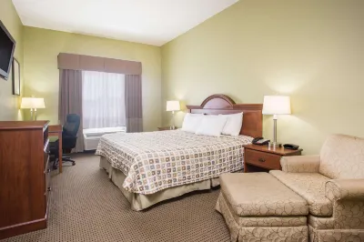 Days Inn & Suites by Wyndham Swainsboro Hotels in Swainsboro