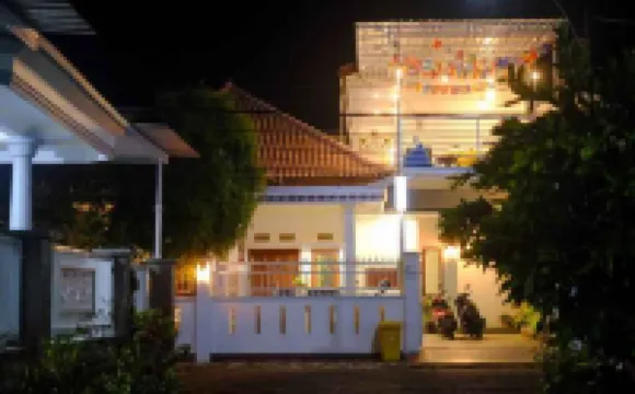 Room Hostel Banyuwangi โรงแรมใน