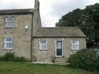 Set on a working Dairy farm  stunning views, a hot tub and pet freindly