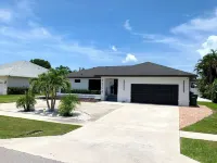WELCOME- MARCO ISLAND BEACH LIFEISGOOD STYLISH HOME! FOOD, FUN, SUN & MEMORIES!