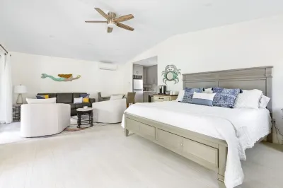 Guest House with Private Yard, Pool, Outdoor Kitchen & Tiki Bar Hotels in der Nähe von Veterans Park