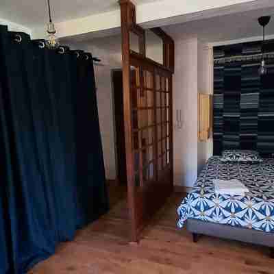 Spacious Studio 5 minutes walk from the beach, air conditioning, WIFI, Terrace Rooms