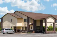 Super 8 by Wyndham Perry IA - parking