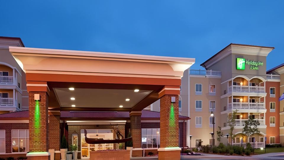 Holiday Inn & Suites MAPLE GROVE NW MPLS-ARBOR LKS by IHG