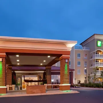 Holiday Inn & Suites MAPLE GROVE NW MPLS-ARBOR LKS by IHG