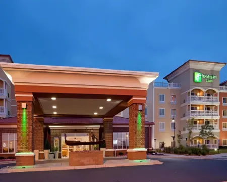 Holiday Inn & Suites MAPLE GROVE NW MPLS-ARBOR LKS by IHG Hotels in Maple Grove
