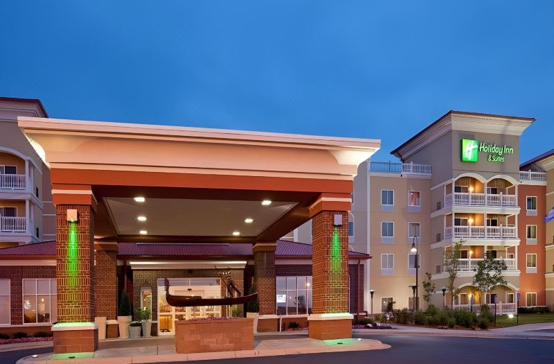 Holiday Inn & Suites Maple Grove NW Mpls-Arbor LKS by IHG