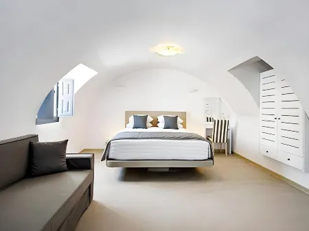 Central Fira Suites