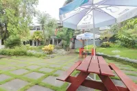 RedDoorz Hotel Alamanda @ Otista Garut Hotel dekat Indomaret Jl.Pembangunan