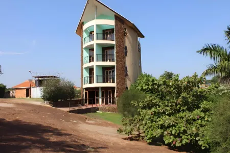 Sky Beach Hotel Отели в г. Lyamutundwe