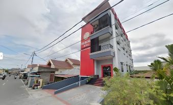 3. Red Budg..