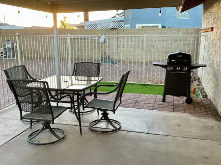 Charming fully remodeled  home with fenced pool in beautiful Peoria