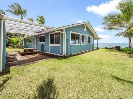 Ocean Front Paradise with Hot Tub in Hawaiian Paradise Park Kea'au Отели в г. Хавайиан-Парадайс-Парк
