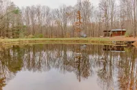 Cozy Cabin with private woods in charming Rock Stream NY.