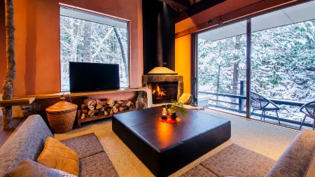 Sumiya Villa Rakusuitei Отели рядом с достопримечательностью «Hidakochi»