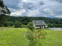Shenandoah Serenity - Luxurious Mountain Cabin - Swimming Pool, Spa, Jacuzzi!