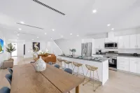 Up to 12 guests! Modern Villa in Wynwood