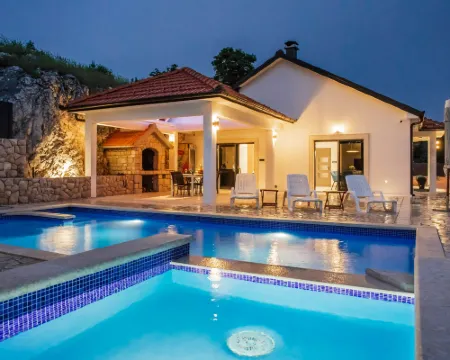 Lozo Hotels in Opcina Prolozac