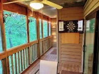 Saluda Retreat - A Quiet Riverfront Stay Minutes from Downtown Columbia Hotel dekat Bandara Metropolitan Kolumbia