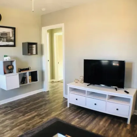 GrayHouse, peaceful Ponca City with AC, WiFi Pet friendly w/fee, lots of parking