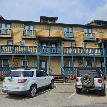 Heart of Helen Condo located in downtown Helen GA just minutes from everything.