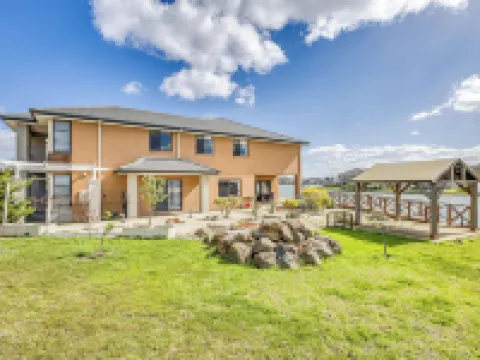 Stayau 5Br Idyllic Lakefront Escape Point Cook Hotels in Point Cook